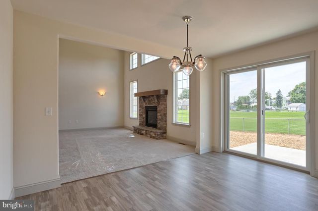 017 ROLLING MEADOW RD, Lebanon, PA 17046