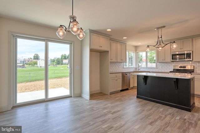 017 ROLLING MEADOW RD, Lebanon, PA 17046