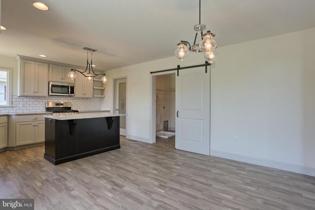 017 ROLLING MEADOW RD, Lebanon, PA 17046