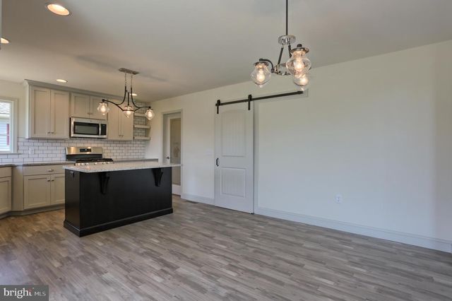 017 ROLLING MEADOW RD, Lebanon, PA 17046