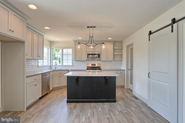 017 ROLLING MEADOW RD, Lebanon, PA 17046