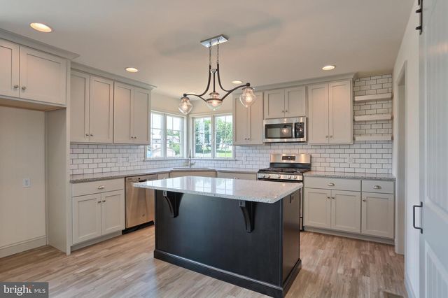 017 ROLLING MEADOW RD, Lebanon, PA 17046