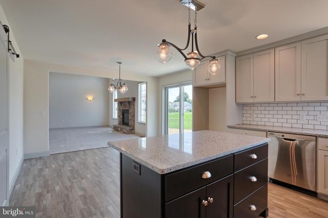 017 ROLLING MEADOW RD, Lebanon, PA 17046