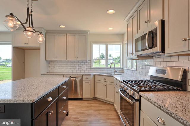 017 ROLLING MEADOW RD, Lebanon, PA 17046