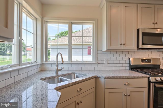 017 ROLLING MEADOW RD, Lebanon, PA 17046