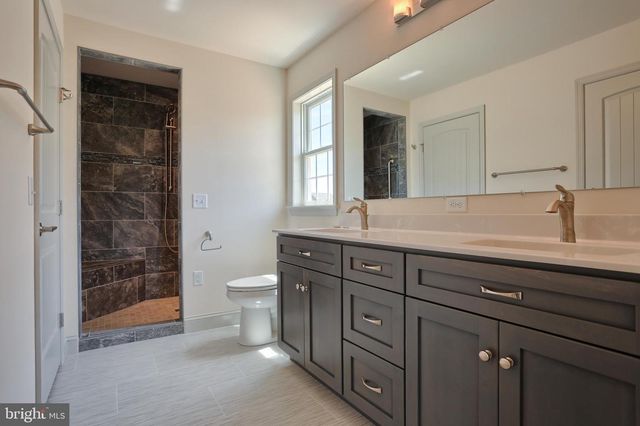 017 ROLLING MEADOW RD, Lebanon, PA 17046