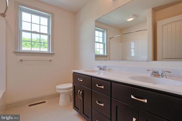 017 ROLLING MEADOW RD, Lebanon, PA 17046