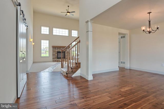 017 ROLLING MEADOW RD, Lebanon, PA 17046