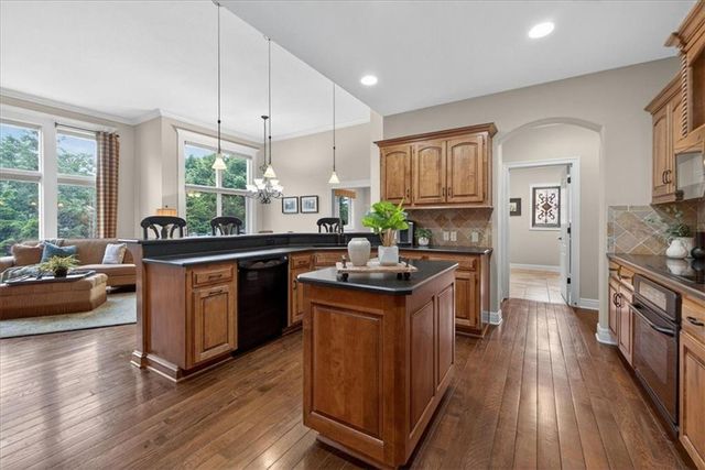 20805 W 91 Terrace, Lenexa, KS 66220