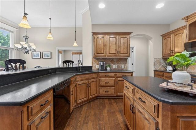 20805 W 91 Terrace, Lenexa, KS 66220