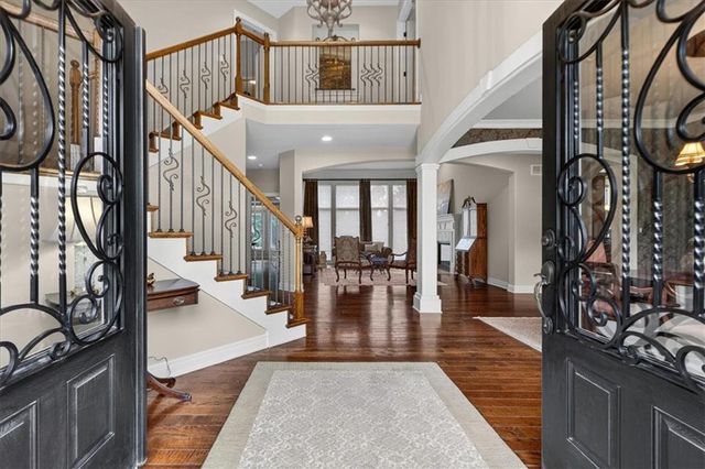20805 W 91 Terrace, Lenexa, KS 66220