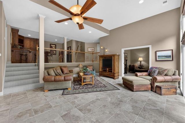 20805 W 91 Terrace, Lenexa, KS 66220