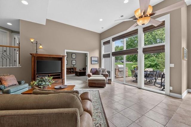 20805 W 91 Terrace, Lenexa, KS 66220