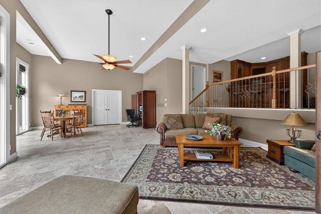20805 W 91 Terrace, Lenexa, KS 66220