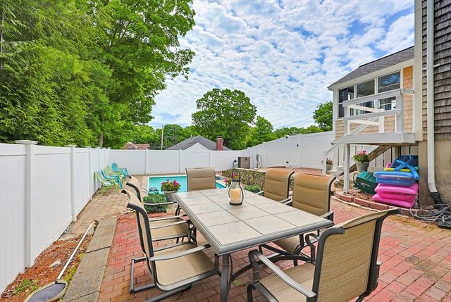 15 Calvin Road, North Attleboro, MA 02760