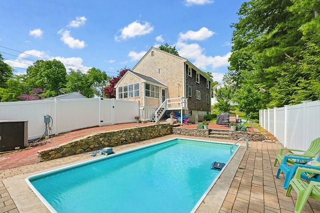15 Calvin Road, North Attleboro, MA 02760