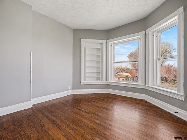 3833 Parker Street, Omaha, NE 68111
