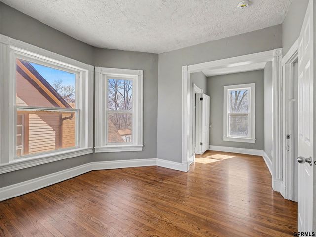 3833 Parker Street, Omaha, NE 68111