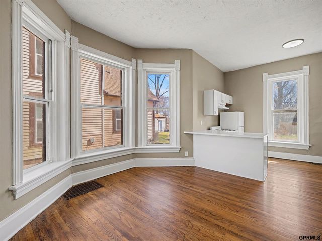 3833 Parker Street, Omaha, NE 68111
