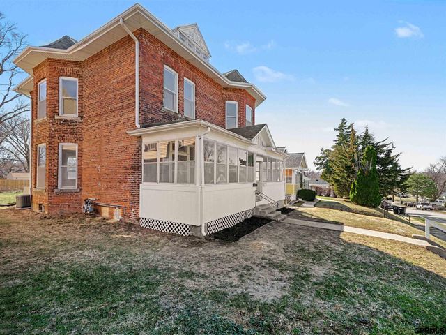 3833 Parker Street, Omaha, NE 68111