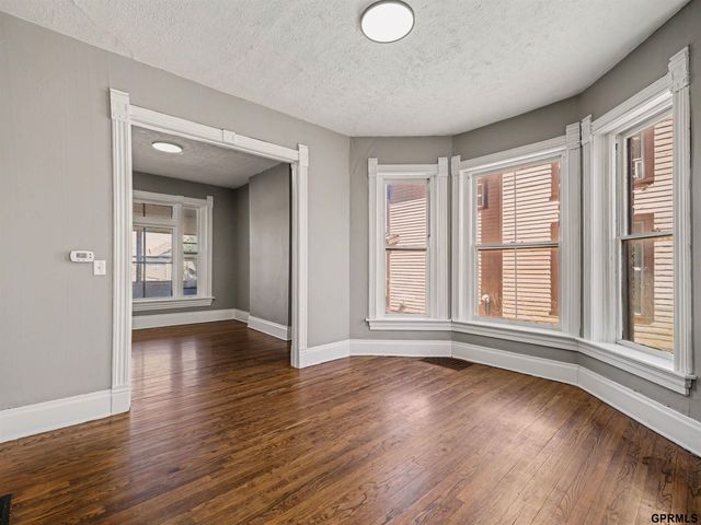 3833 Parker Street, Omaha, NE 68111