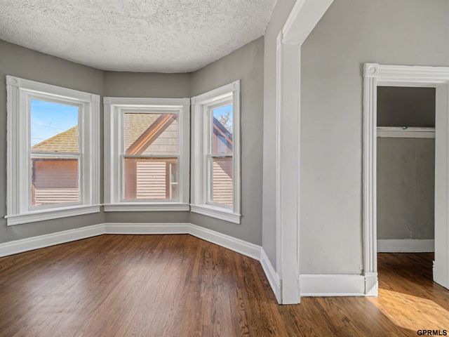 3833 Parker Street, Omaha, NE 68111