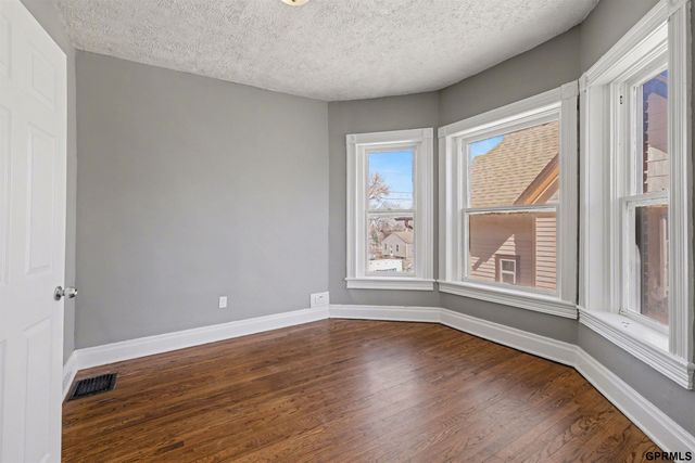 3833 Parker Street, Omaha, NE 68111