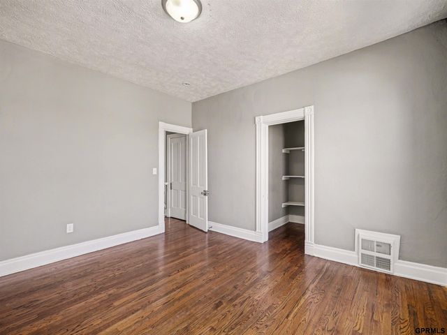3833 Parker Street, Omaha, NE 68111