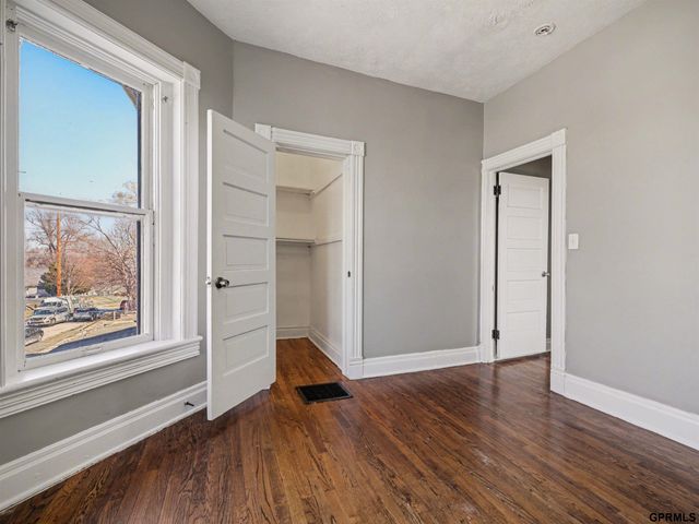 3833 Parker Street, Omaha, NE 68111