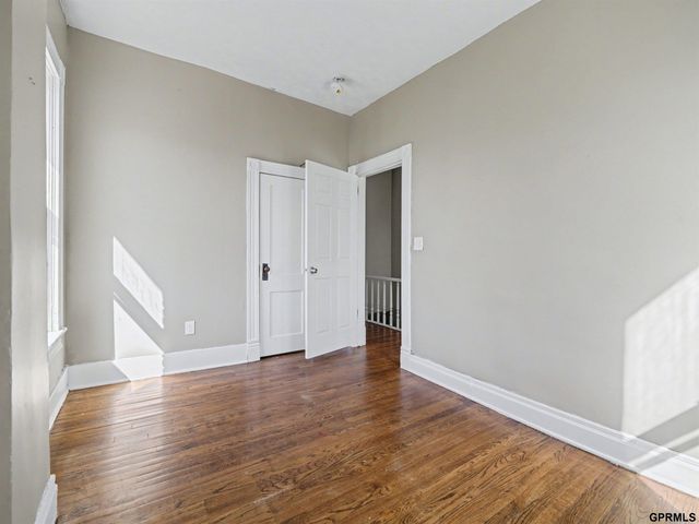 3833 Parker Street, Omaha, NE 68111
