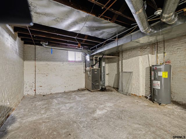 3833 Parker Street, Omaha, NE 68111
