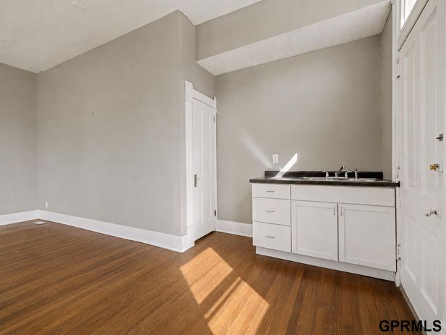 3833 Parker Street, Omaha, NE 68111
