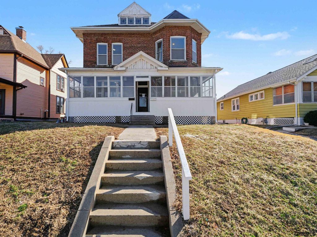 3833 Parker Street, Omaha, NE 68111
