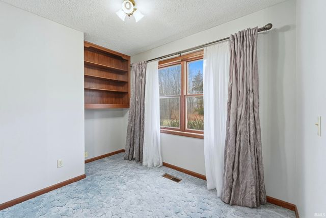 12127 Mahogany Drive, Fort Wayne, IN 46814