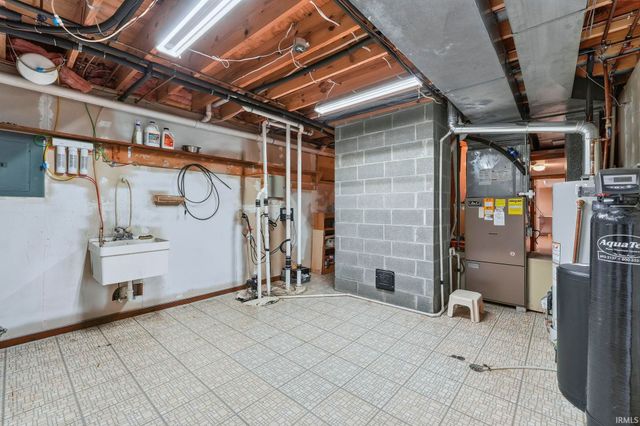 12127 Mahogany Drive, Fort Wayne, IN 46814