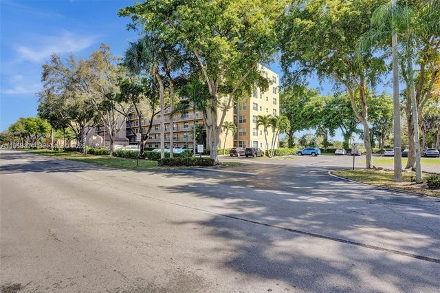4570 NW 18th Avenue 202, Deerfield Beach, FL 33064