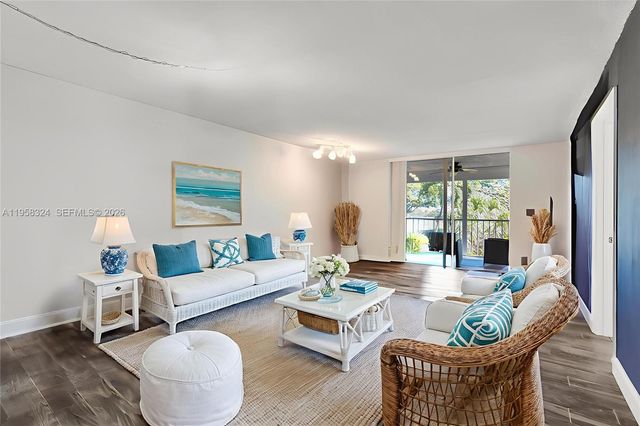 4570 NW 18th Avenue 202, Deerfield Beach, FL 33064