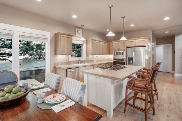 19672 Winter Wren Loop, Bend, OR 97702