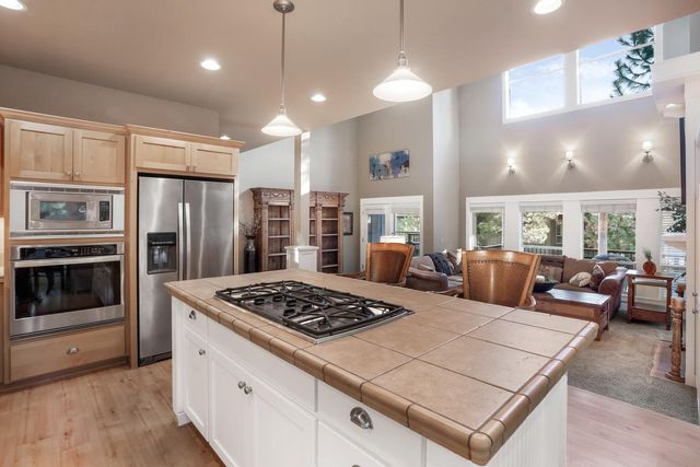 19672 Winter Wren Loop, Bend, OR 97702