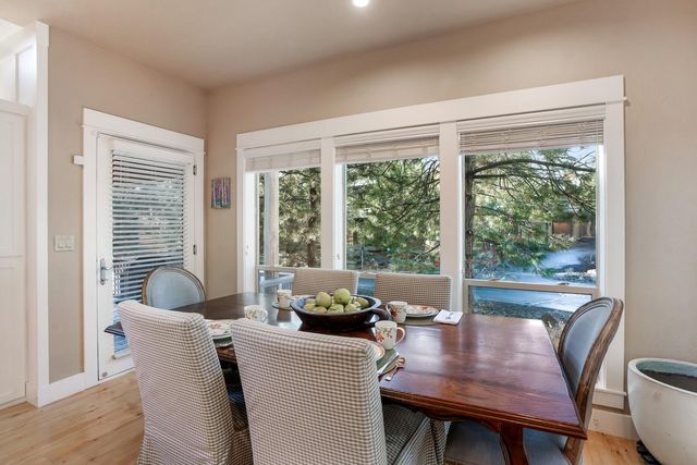 19672 Winter Wren Loop, Bend, OR 97702