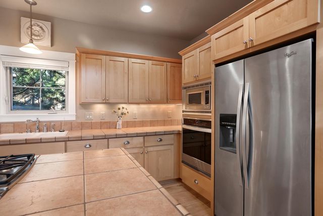 19672 Winter Wren Loop, Bend, OR 97702