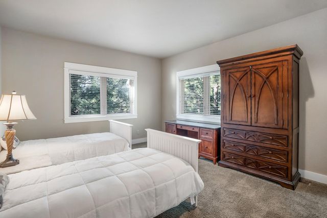 19672 Winter Wren Loop, Bend, OR 97702