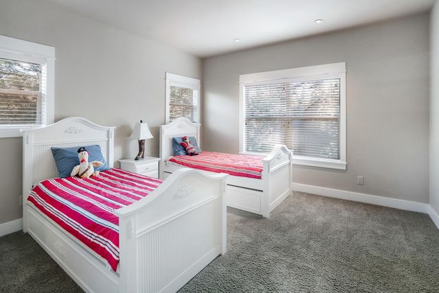 19672 Winter Wren Loop, Bend, OR 97702