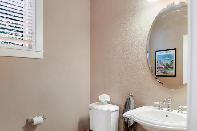 19672 Winter Wren Loop, Bend, OR 97702