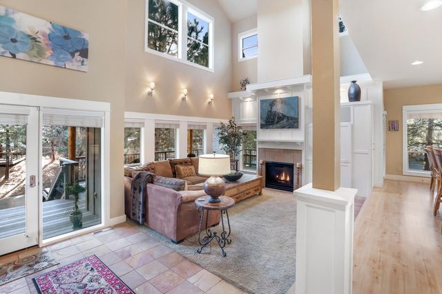 19672 Winter Wren Loop, Bend, OR 97702