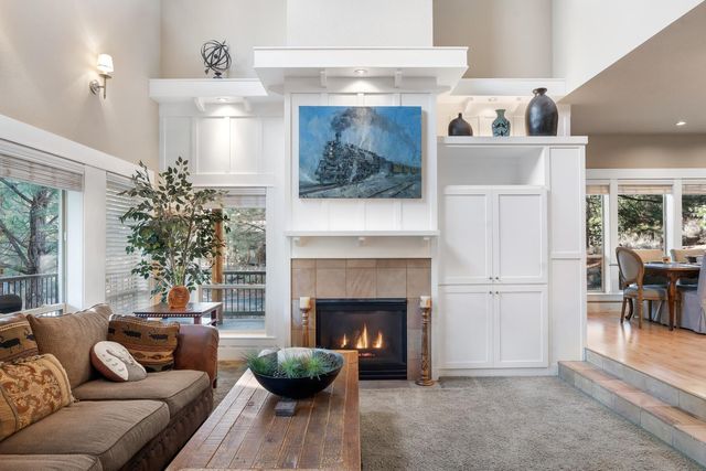 19672 Winter Wren Loop, Bend, OR 97702