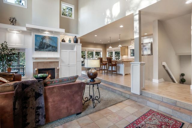 19672 Winter Wren Loop, Bend, OR 97702