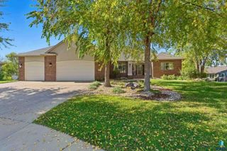 6213 S Medina Cir Circle, Sioux Falls, SD 57108