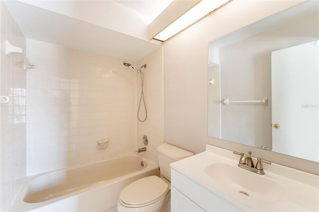 16110 RAMBLING VINE DRIVE W, Tampa, FL 33624