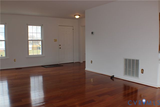 5121 Reids Pointe Rd, Glen Allen, VA 23060